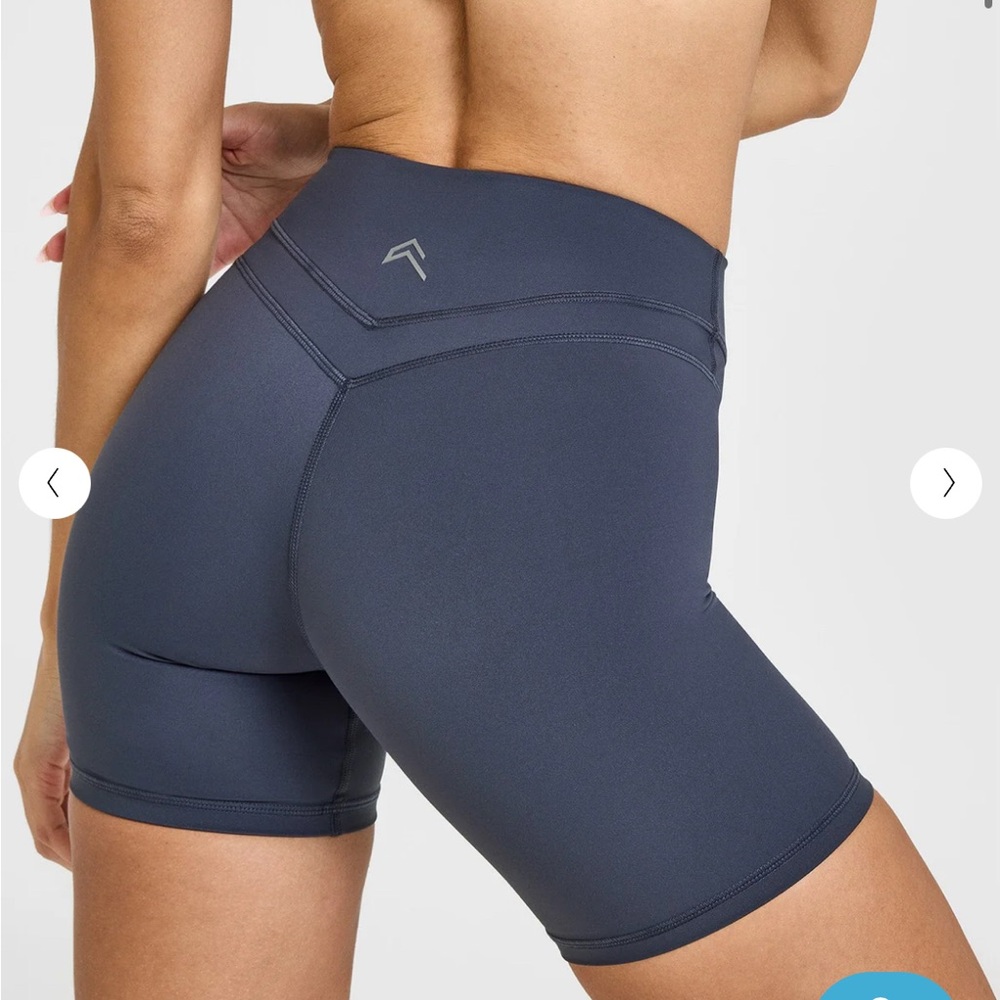 Oner Active - Medium BNWT: UNIFIED HIGH WAISTED SHORTS 6"
Color: True Blue